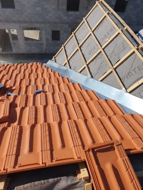 Couverture en tuiles d’une villa