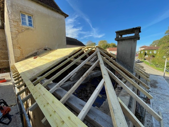 Pose écran sous toiture et isolant mince