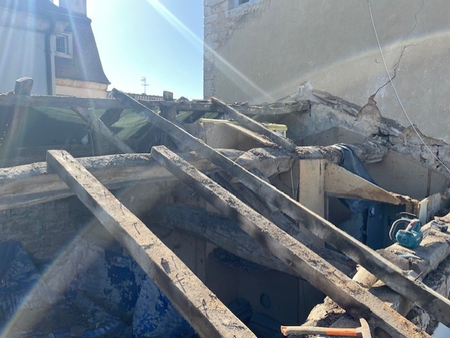 Démontage des poutres et chevrons