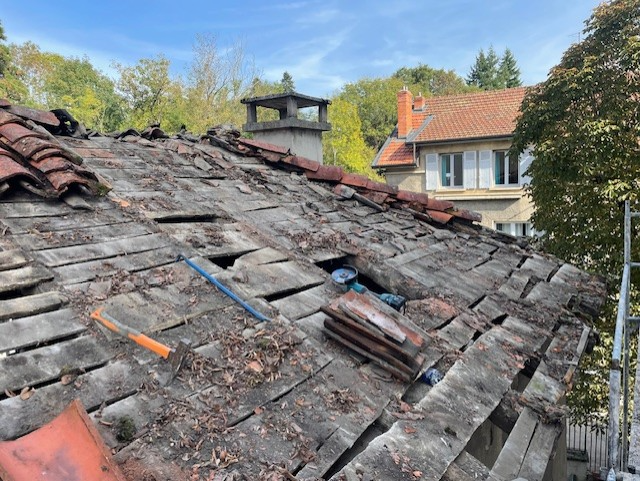 Enlèvement des tuiles par nos couvreurs