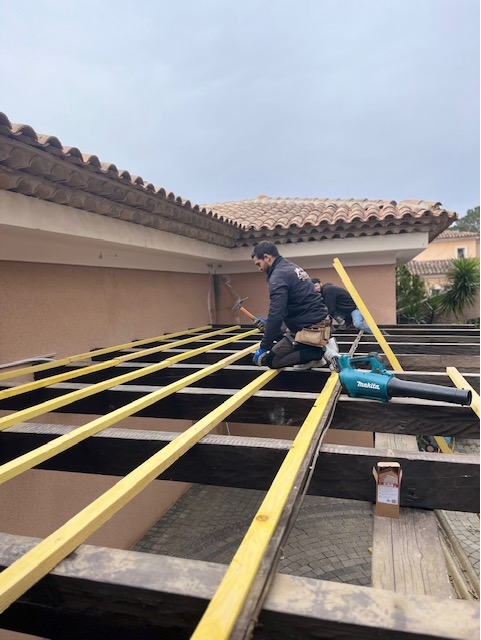 Fixation des linteaux de consolidation charpente