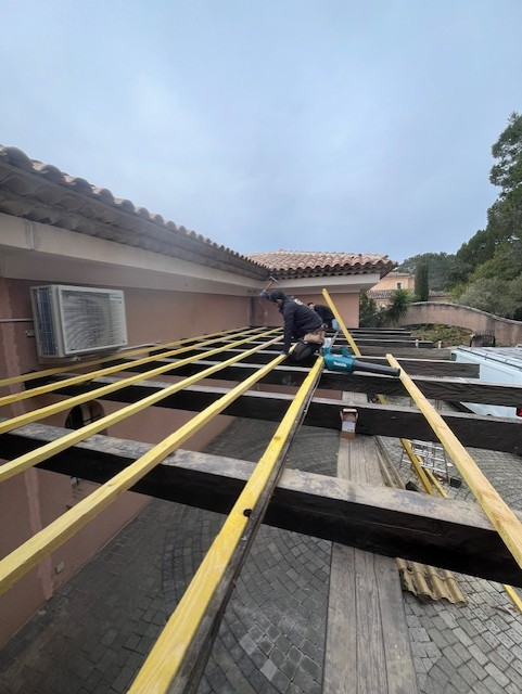 Inspection et préparation de la charpente bois