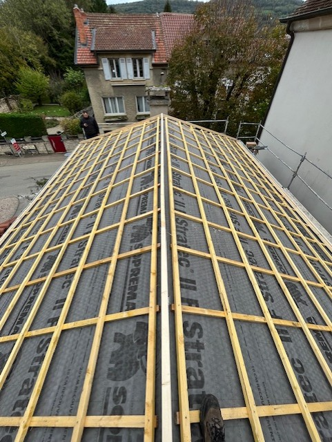 Vue intérieure charpente et liteaux