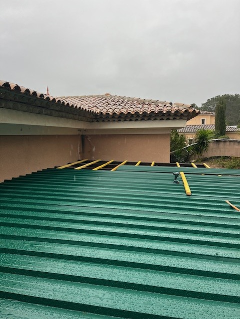 Détail fixation et vissage toiture acier