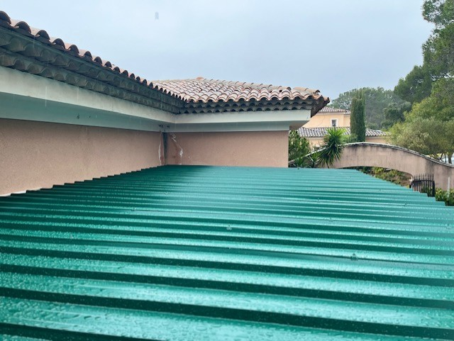 Nouvelle toiture bac acier isolée et charpente renforcée