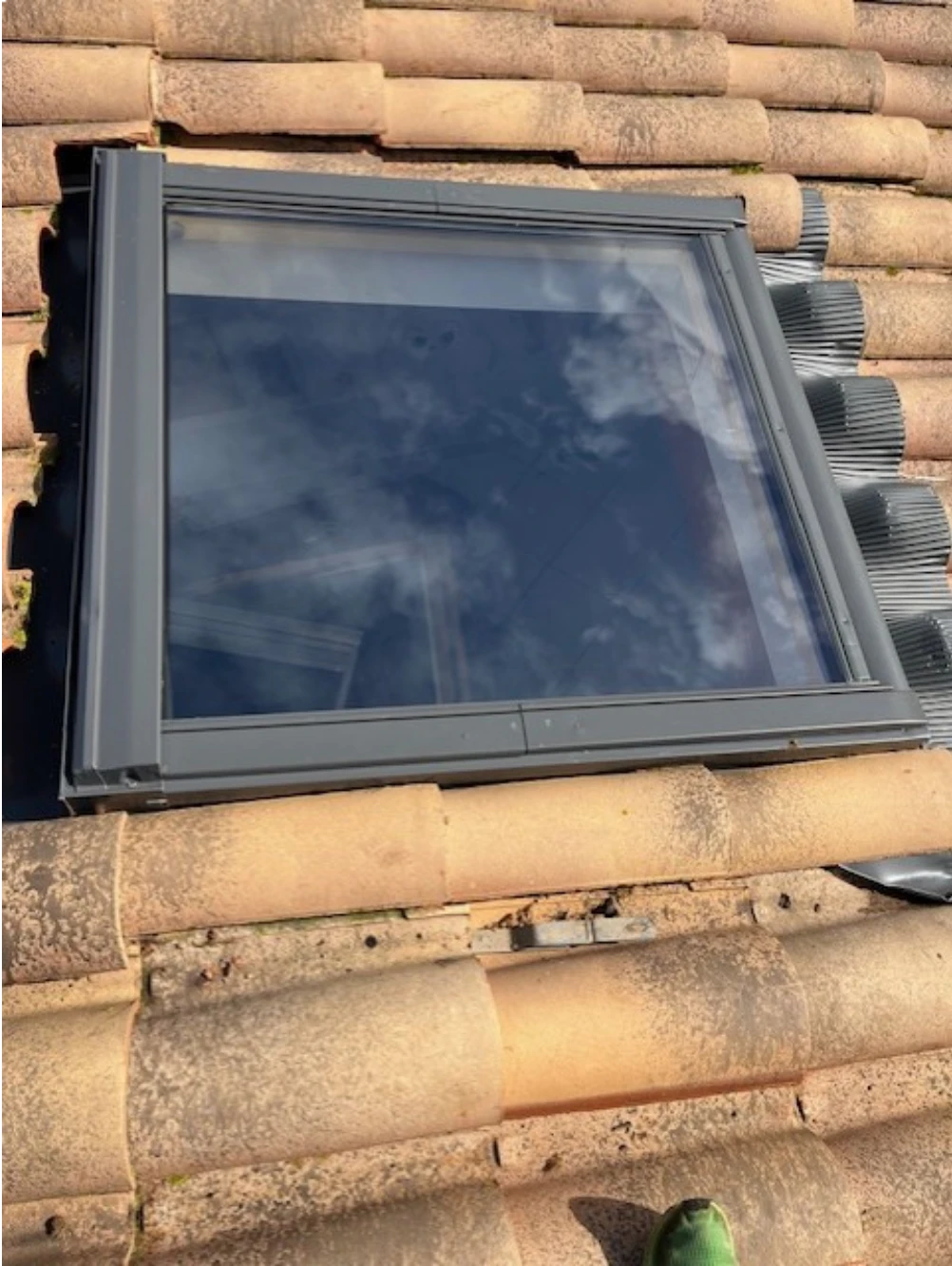 Velux neuf posé et toiture finie à La Londe-les-Maures